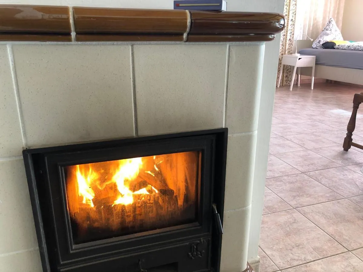 Apartment In Gelb, Mit Balkon, Kamin, 50 Schritte Zu Radweg, Ideal For Long Stay, 4 Singles In Single Rooms Mainstockheim
